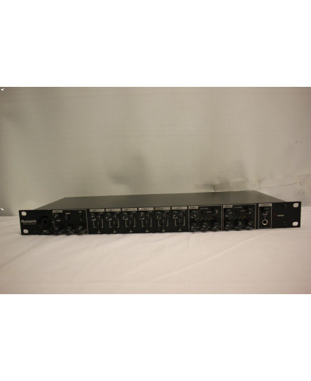 NUMARK RM6 19